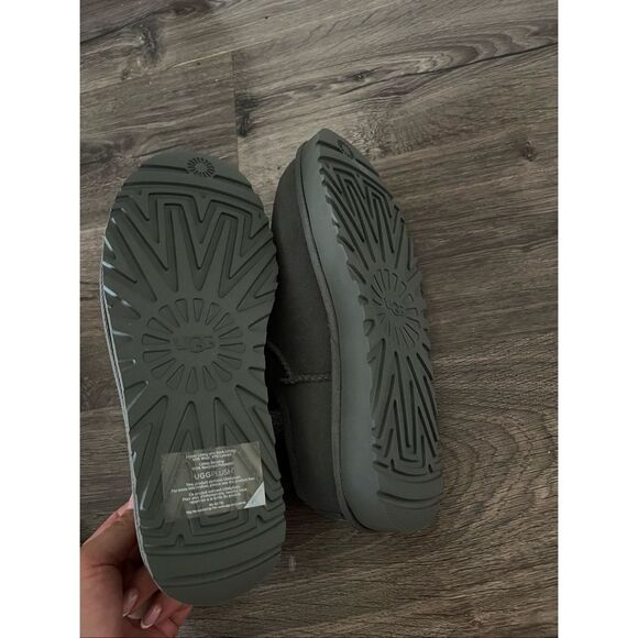 UGG Classic Slipper Women’s size 9 - Picture 4 of 6